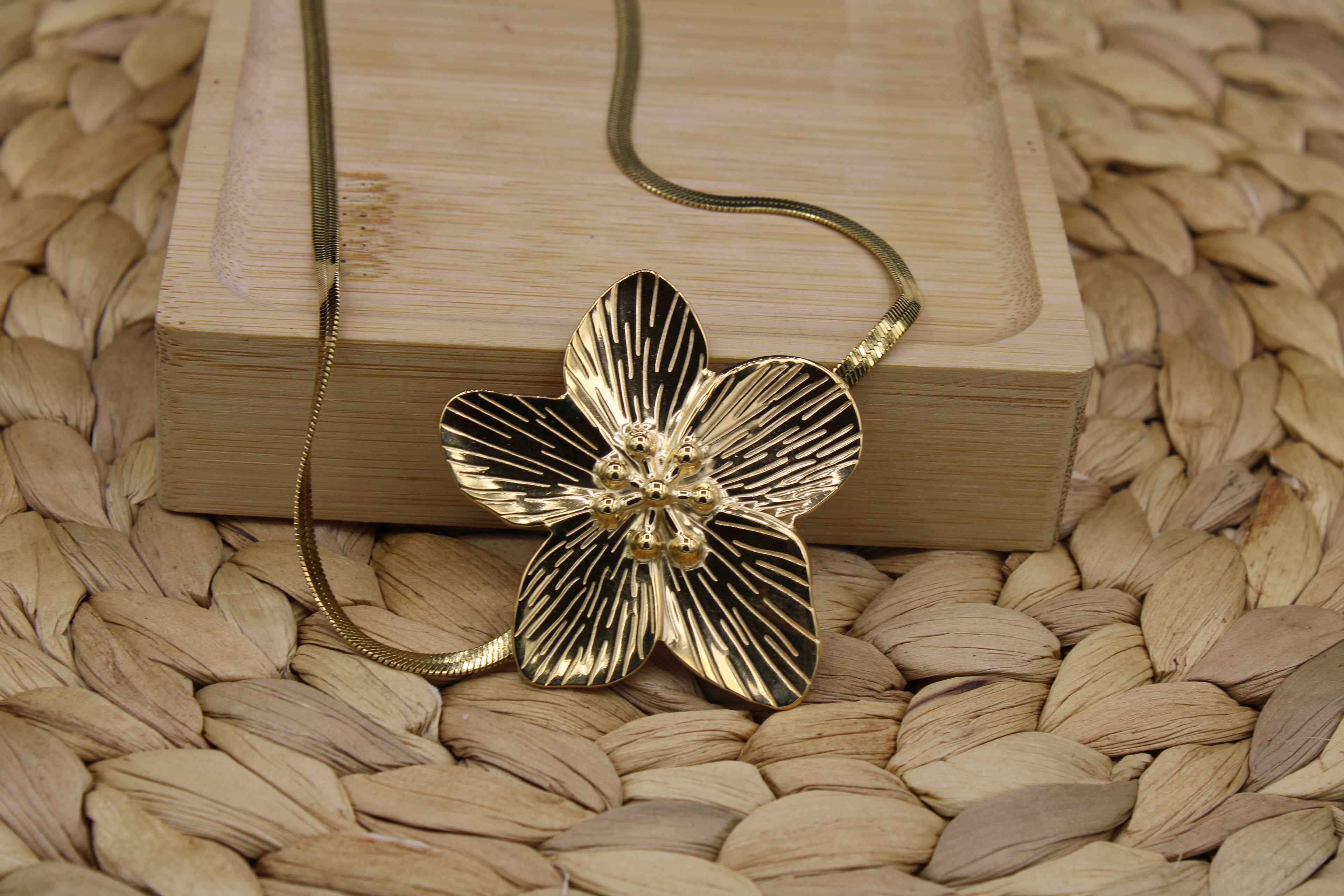 Ketting met bloem